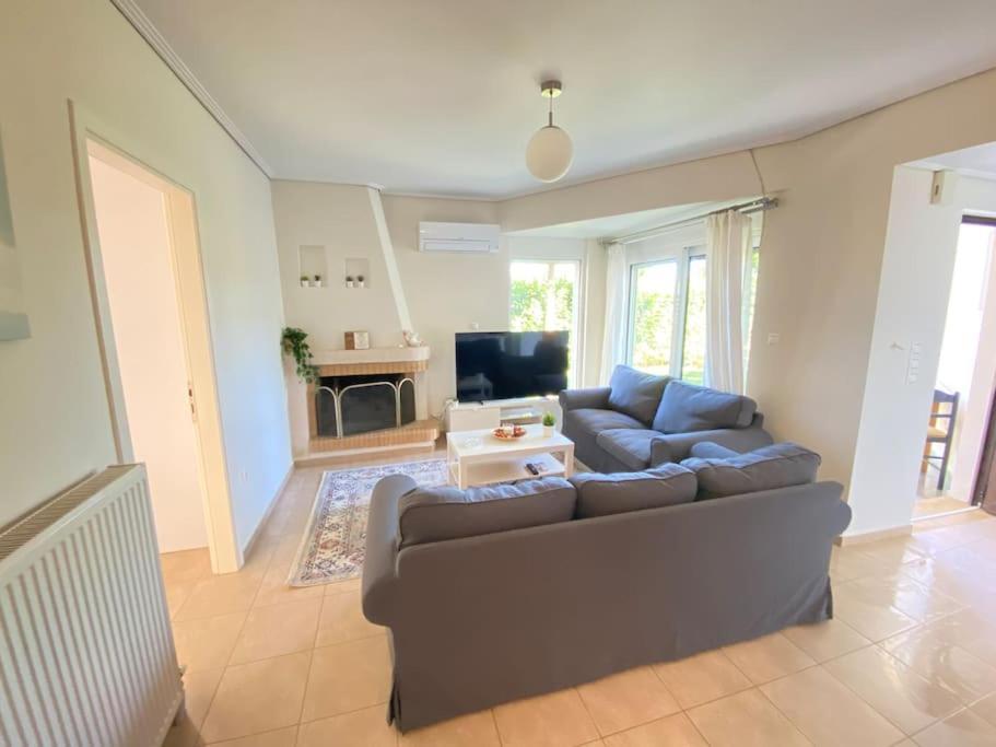 Cozy 2 Room Apartment With Garden Near Athens Air-Port Artemida  Exterior photo